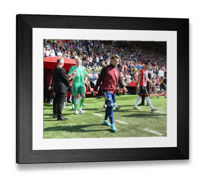 Framed Print : Arsenal's Martin Odegaard Leads Team Out vs Southampton in Premier League Showdown (2021-22) Framed Print : Arsenal's Martin Odegaard Leads Team Out vs Southampton in Premier League Showdown (2021-22)