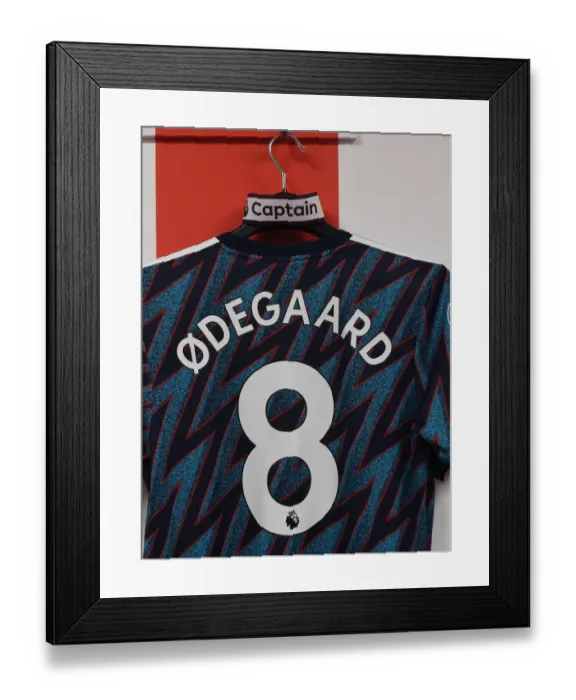 Framed Print : Arsenal's Martin Odegaard Prepares for Southampton Clash in Premier League Framed Print : Arsenal's Martin Odegaard Prepares for Southampton Clash in Premier League