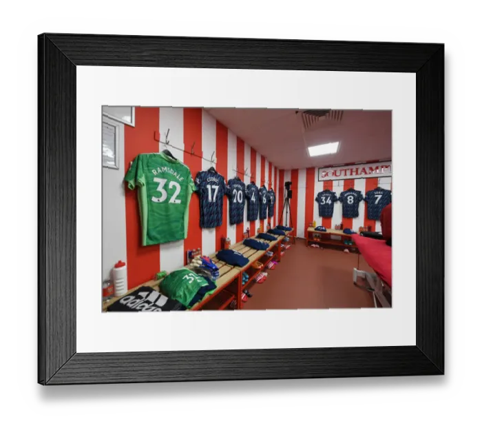 Framed Print : Arsenal's Pre-Match Huddle: Southampton vs Arsenal, Premier League 2021-22