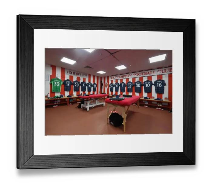 Framed Print : Arsenal's United Team Spirit: Pre-Match Huddle before Southampton Clash, Premier League 2021-22