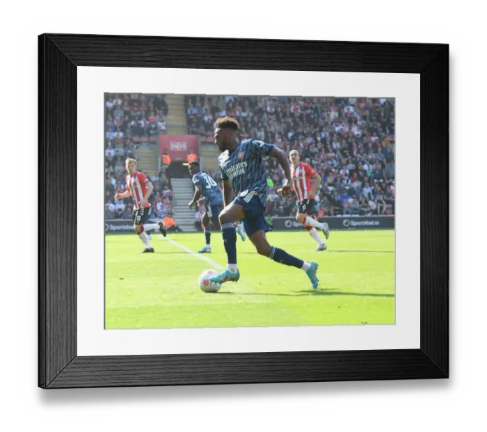 Framed Print : Arsenal's Nuno Tavares in Action against Southampton in Premier League Clash (2021-22) Framed Print : Arsenal's Nuno Tavares in Action against Southampton in Premier League Clash (2021-22)