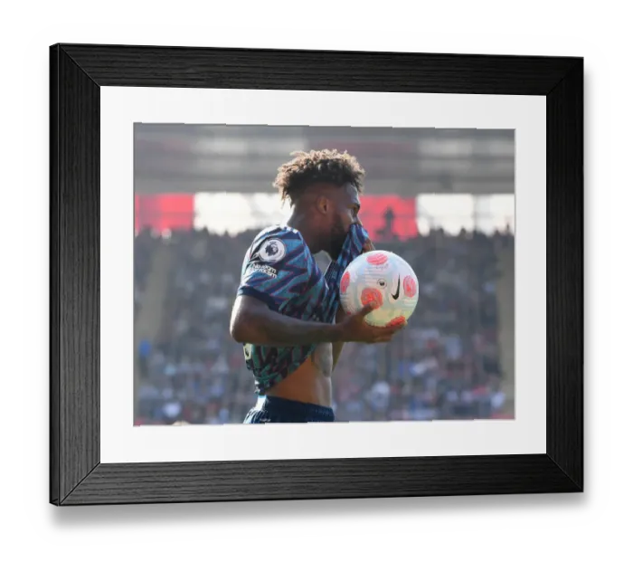 Framed Print : Nuno Tavares in Action: Southampton vs Arsenal (2021-22)