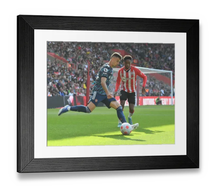 Framed Print : Martinelli vs Walker-Peters: Clash at St. Mary's - Southampton vs Arsenal, Premier League 2021-22 Framed Print : Martinelli vs Walker-Peters: Clash at St. Mary's - Southampton vs Arsenal, Premier League 2021-22