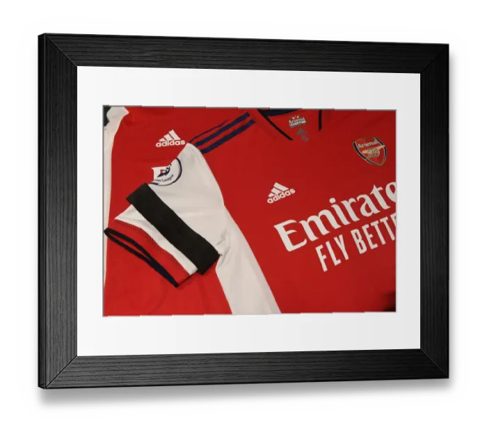 Framed Print : Arsenal Mourn Late Chief Scout Steve Rowley with Black Armbands vs. Chelsea