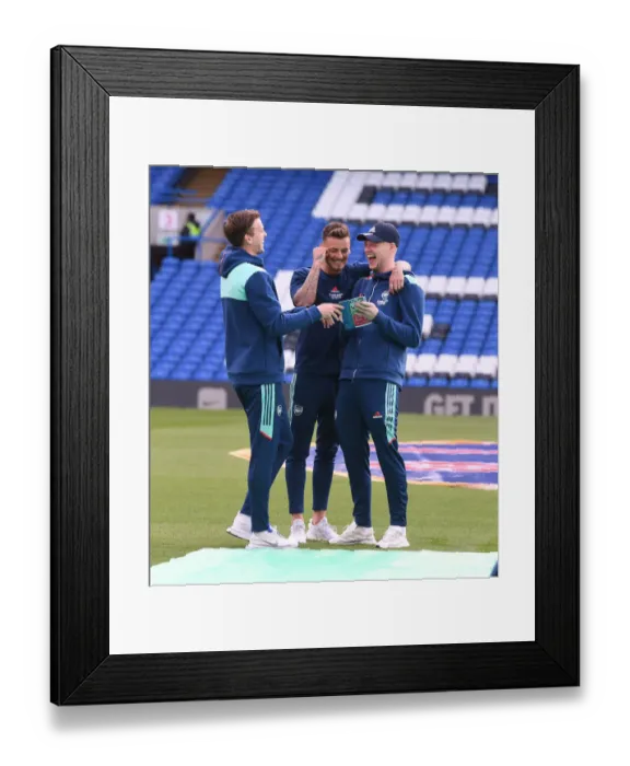 Framed Print : Arsenal's Defense Line-Up: Holding, White, and Ramsdale vs. Chelsea (Premier League 2021-22) Framed Print : Arsenal's Defense Line-Up: Holding, White, and Ramsdale vs. Chelsea (Premier League 2021-22)