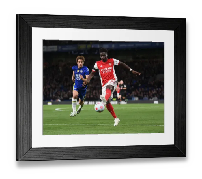 Framed Print : Premier League Battle: Saka at Stamford Bridge - Chelsea vs. Arsenal, 2021-22