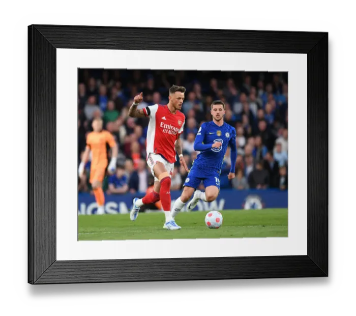 Framed Print : Arsenal's Ben White Outmaneuvers Chelsea's Mason Mount in Premier League Clash