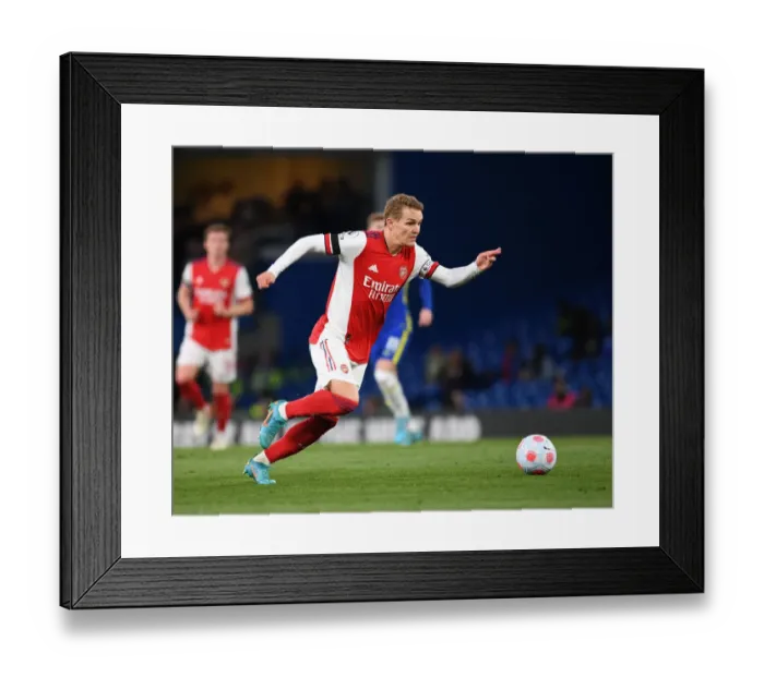 Framed Print : Martin Odegaard in Action: Chelsea vs. Arsenal, Premier League 2021-22 Framed Print : Martin Odegaard in Action: Chelsea vs. Arsenal, Premier League 2021-22