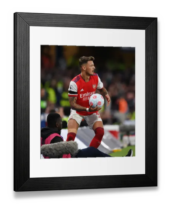 Framed Print : Ben White's Defiant Performance: Arsenal Hold Chelsea at Stamford Bridge (Premier League 2021-22) Framed Print : Ben White's Defiant Performance: Arsenal Hold Chelsea at Stamford Bridge (Premier League 2021-22)