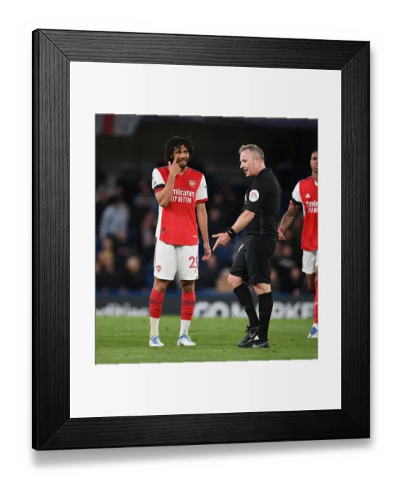 Framed Print : Intense Moment: Mo Elneny Argues with Referee John Moss during Chelsea vs. Arsenal Clash (2021-22)