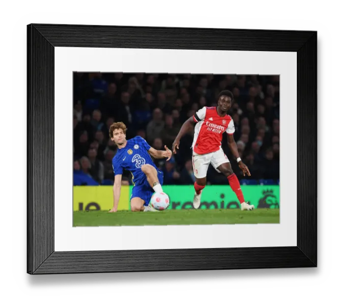 Framed Print : Bukayo Saka Dashes Past Marcos Alonso: Chelsea vs. Arsenal, Premier League 2021-22 Framed Print : Bukayo Saka Dashes Past Marcos Alonso: Chelsea vs. Arsenal, Premier League 2021-22