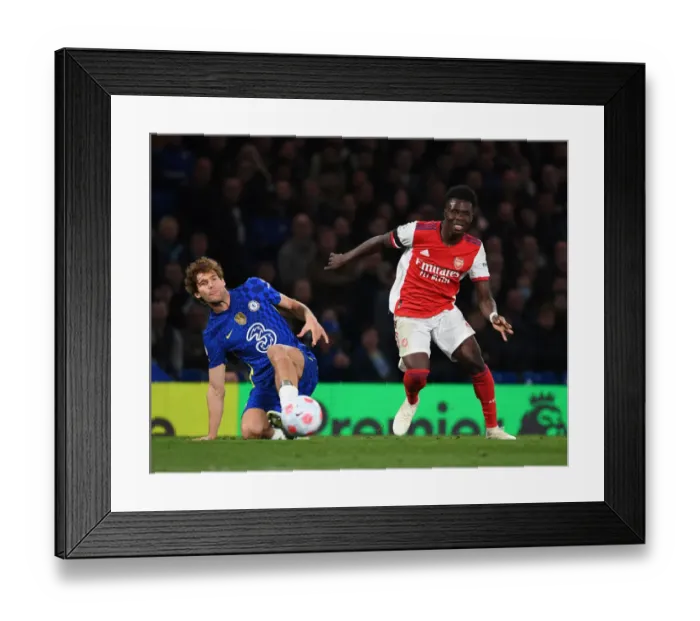 Framed Print : Bukayo Saka's Sensational Skills: Outmaneuvering Marcos Alonso in the Premier League Showdown at Stamford Bridge, 2021-22 Framed Print : Bukayo Saka's Sensational Skills: Outmaneuvering Marcos Alonso in the Premier League Showdown at Stamford Bridge, 2021-22