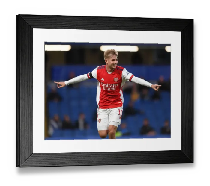 Framed Print : Emile Smith Rowe's Stunner: Arsenal's Riveting Rivalry Win over Chelsea in the Premier League 2021-22