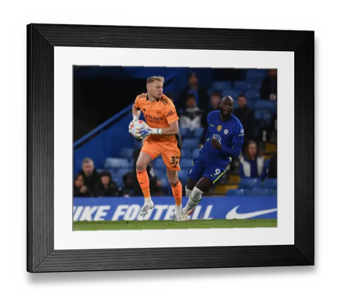 Framed Print : Arsenal's Aaron Ramsdale Faces Off Against Chelsea at Stamford Bridge - Premier League 2021-22 Framed Print : Arsenal's Aaron Ramsdale Faces Off Against Chelsea at Stamford Bridge - Premier League 2021-22