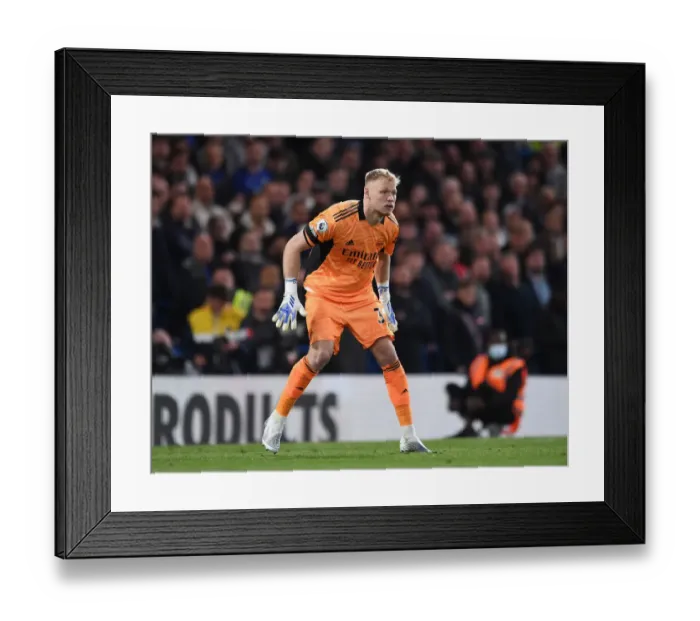 Framed Print : Arsenal's Aaron Ramsdale Faces Off Against Chelsea at Stamford Bridge - Premier League 2021-22 Framed Print : Arsenal's Aaron Ramsdale Faces Off Against Chelsea at Stamford Bridge - Premier League 2021-22