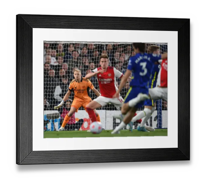 Framed Print : Arsenal's Aaron Ramsdale Faces Off Against Chelsea at Stamford Bridge: A Premier League Showdown Framed Print : Arsenal's Aaron Ramsdale Faces Off Against Chelsea at Stamford Bridge: A Premier League Showdown