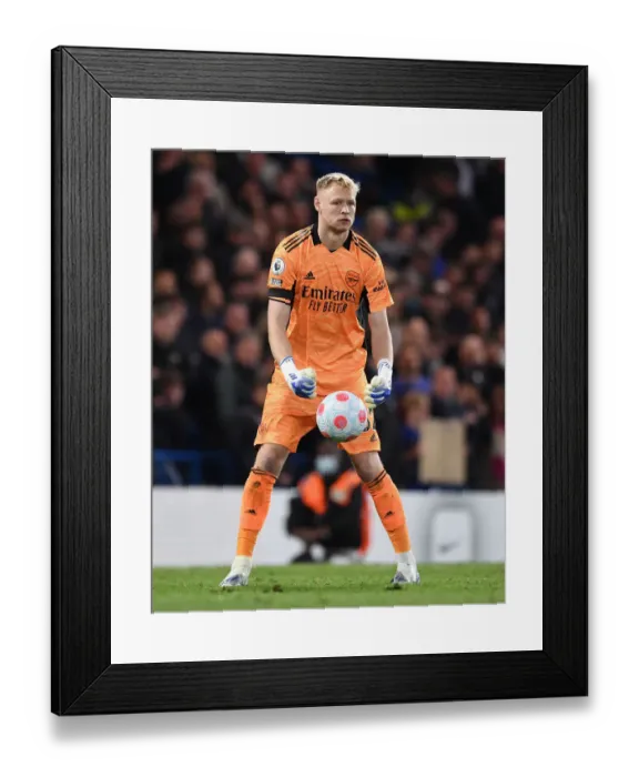 Framed Print : Arsenal's Aaron Ramsdale Faces Off Against Chelsea at Stamford Bridge - Premier League 2021-22 Framed Print : Arsenal's Aaron Ramsdale Faces Off Against Chelsea at Stamford Bridge - Premier League 2021-22