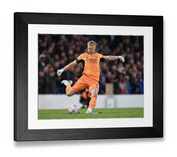 Framed Print : Arsenal's Aaron Ramsdale Clashes with Chelsea at Stamford Bridge - Premier League 2021-22