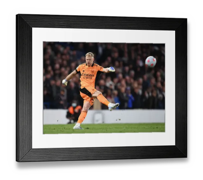 Framed Print : Arsenal's Aaron Ramsdale Faces Off Against Chelsea at Stamford Bridge - Premier League 2021-22 Framed Print : Arsenal's Aaron Ramsdale Faces Off Against Chelsea at Stamford Bridge - Premier League 2021-22