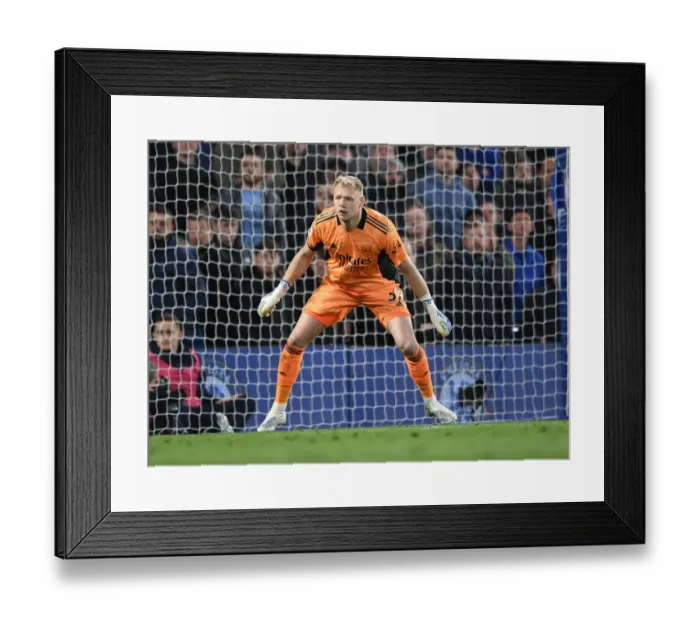 Framed Print : Arsenal's Aaron Ramsdale Goes Head-to-Head with Chelsea at Stamford Bridge - Premier League 2021-22