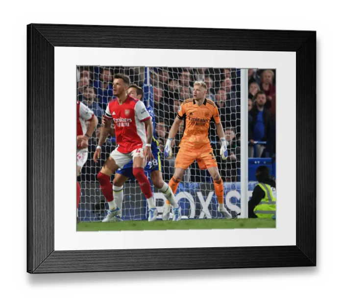 Framed Print : Arsenal's Aaron Ramsdale Faces Off Against Chelsea at Stamford Bridge - Premier League 2021-22 Framed Print : Arsenal's Aaron Ramsdale Faces Off Against Chelsea at Stamford Bridge - Premier League 2021-22