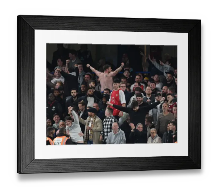 Framed Print : Arsenal Clinch Unforgettable Premier League Victory over Chelsea: Euphoric Celebrations at Stamford Bridge