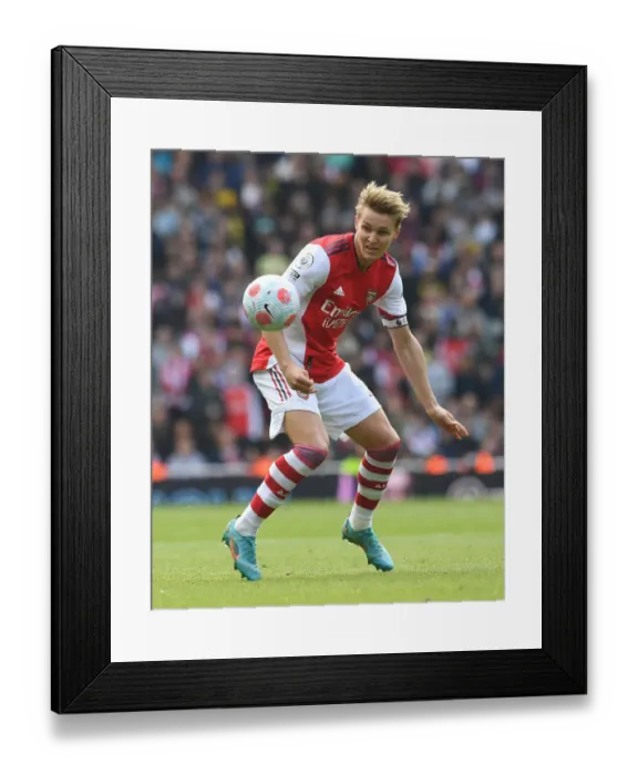 Framed Print : Arsenal vs Manchester United: Martin Odegaard in Action at the Emirates Stadium, Premier League 2021-22 Framed Print : Arsenal vs Manchester United: Martin Odegaard in Action at the Emirates Stadium, Premier League 2021-22