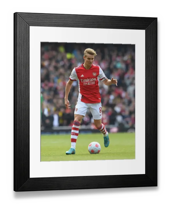 Framed Print : Martin Odegaard in Action: Arsenal vs Manchester United, Premier League 2021-22, Emirates Stadium