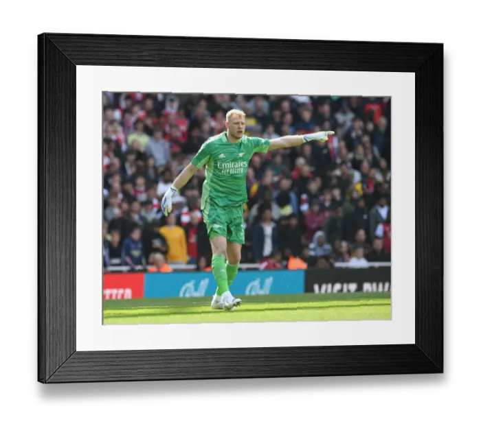 Framed Print : Arsenal's Aaron Ramsdale: Unforgettable Heroics Against Manchester United (Premier League 2021-22)