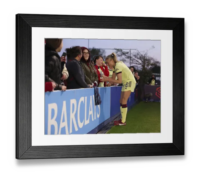 Framed Print : Arsenal Women Celebrate FA WSL Title with Jubilant Fans: Leah Williamson's Triumphant Moment