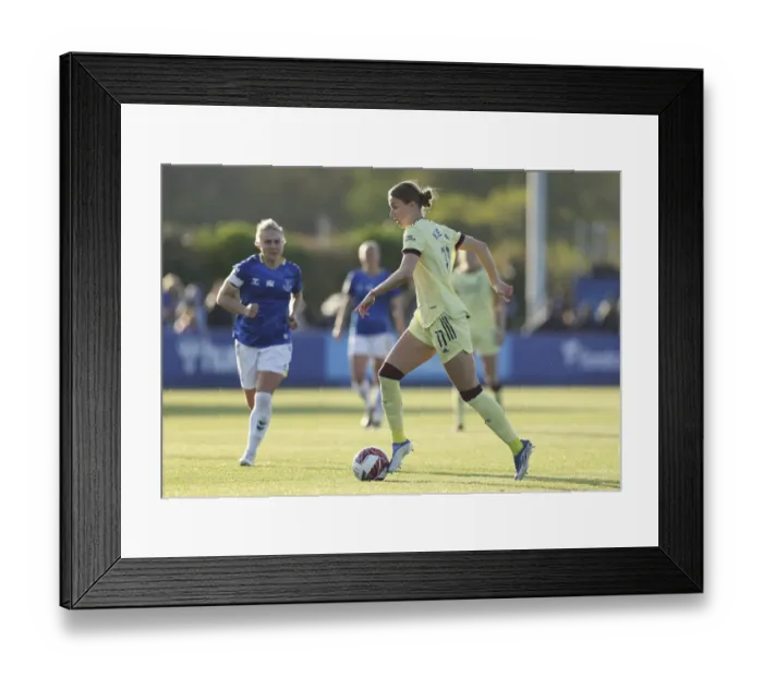 Framed Print : Vivianne Miedema in Action: Arsenal Women vs Everton Women, FA WSL 2021-22 Framed Print : Vivianne Miedema in Action: Arsenal Women vs Everton Women, FA WSL 2021-22
