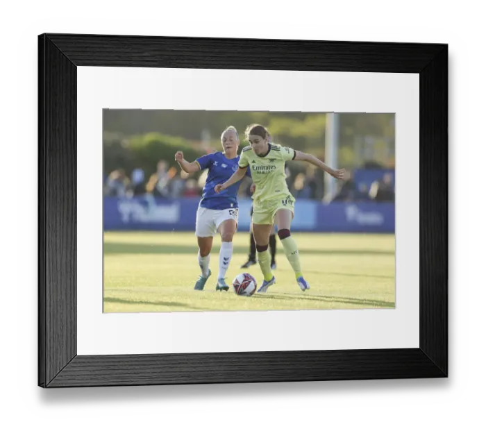 Framed Print : Vivianne Miedema Faces Off Against Everton: Arsenal Women vs Everton Women, FA WSL 2021-22
