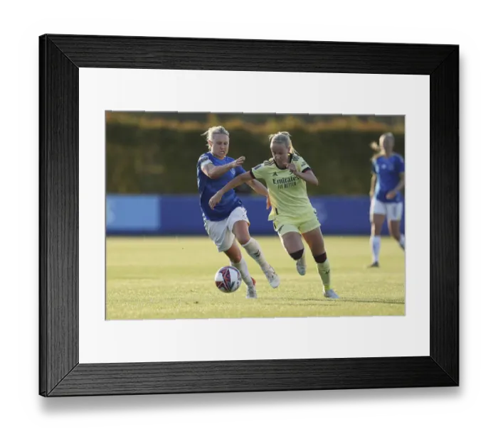 Framed Print : Arsenal's Beth Mead Faces Off Against Everton's Izzy Christiansen in FA WSL Clash