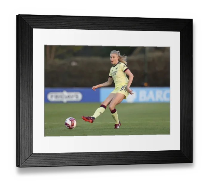 Framed Print : Arsenal's Leah Williamson in Action: FA WSL Clash Against Everton, 2021-22 Framed Print : Arsenal's Leah Williamson in Action: FA WSL Clash Against Everton, 2021-22