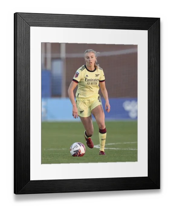 Framed Print : Arsenal's Leah Williamson in Action: FA WSL Clash Against Everton