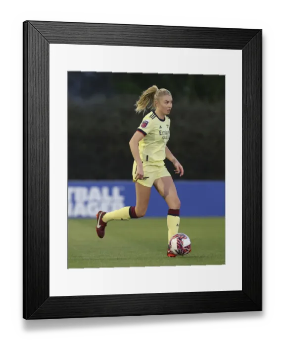 Framed Print : Arsenal's Leah Williamson Shines in FA WSL Showdown against Everton