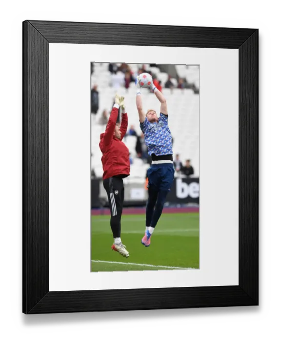 Framed Print : Arsenal's Aaron Ramsdale Gears Up for West Ham Clash in Premier League Showdown