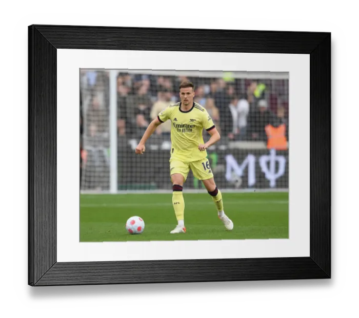 Framed Print : Rob Holding in Action: West Ham United vs Arsenal, Premier League 2021-22 Framed Print : Rob Holding in Action: West Ham United vs Arsenal, Premier League 2021-22