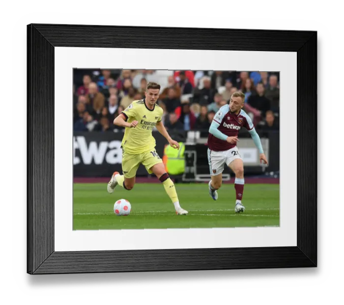 Framed Print : Rising Tensions: Holding vs. Bowen in the Battle of London - West Ham United vs. Arsenal (Premier League 2021-22) Framed Print : Rising Tensions: Holding vs. Bowen in the Battle of London - West Ham United vs. Arsenal (Premier League 2021-22)
