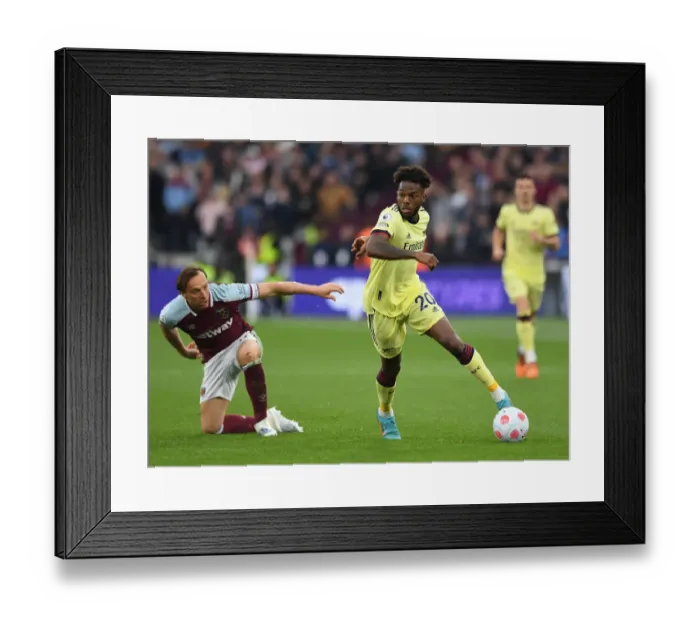 Framed Print : Nuno Tavares vs Mark Noble: Battle at London Stadium - West Ham United vs Arsenal, Premier League 2021-22 Framed Print : Nuno Tavares vs Mark Noble: Battle at London Stadium - West Ham United vs Arsenal, Premier League 2021-22