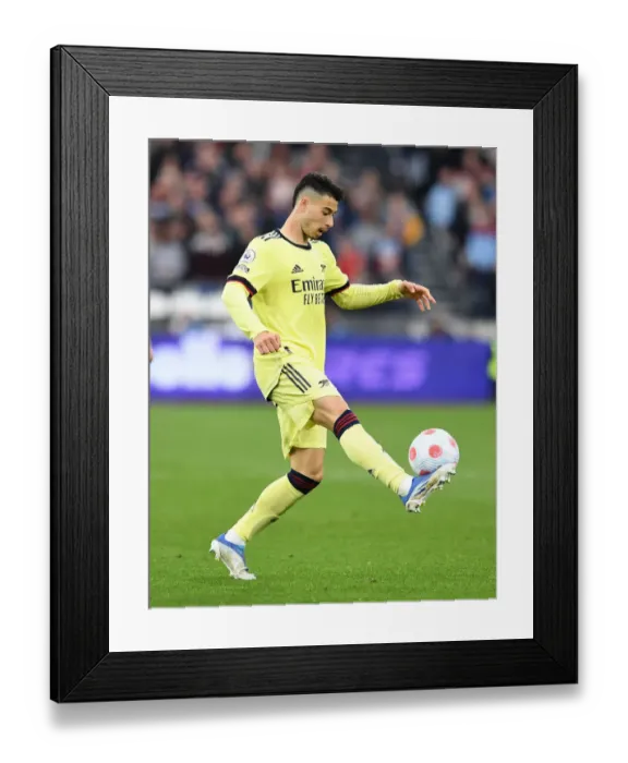 Framed Print : Gabriel Martinelli in Action: West Ham United vs Arsenal, Premier League 2021-22 Framed Print : Gabriel Martinelli in Action: West Ham United vs Arsenal, Premier League 2021-22