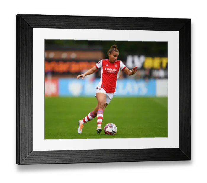 Framed Print : Arsenal's Nikita Parris in Action: FA WSL Clash Against Aston Villa, May 2022