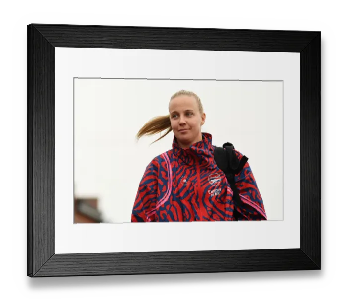 Framed Print : Beth Mead's Dramatic Arrival: Arsenal Women vs Aston Villa Women, 2021-22 FA WSL Showdown