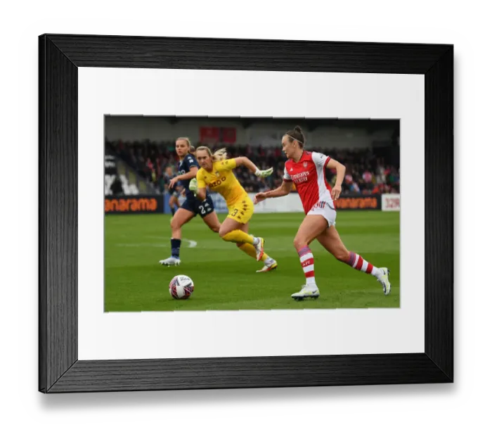 Framed Print : Arsenal's Caitlin Foord Outsmarts Defender in FA WSL Thriller