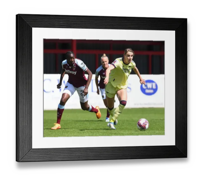 Framed Print : Vivianne Miedema Faces Off Against Hawa Cissoko in Arsenal Women's FA WSL Clash