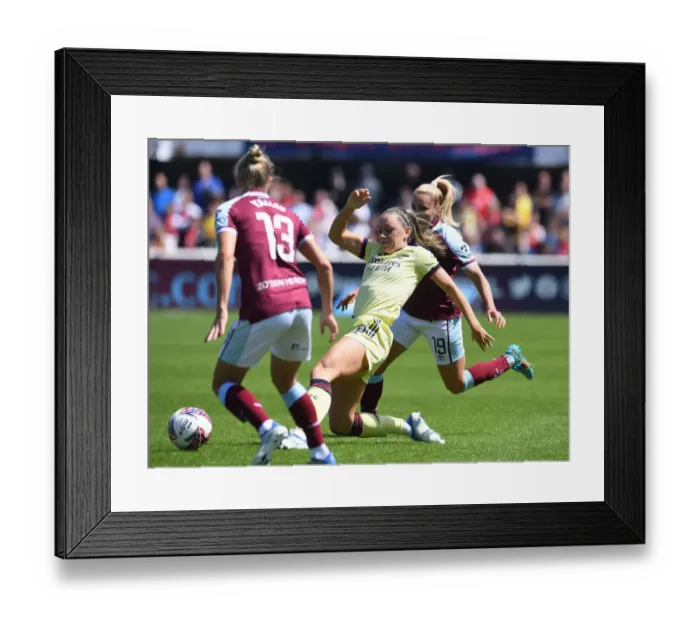 Framed Print : Arsenal Women vs. West Ham United Women: McCabe in Action - Barclays FA WSL Showdown