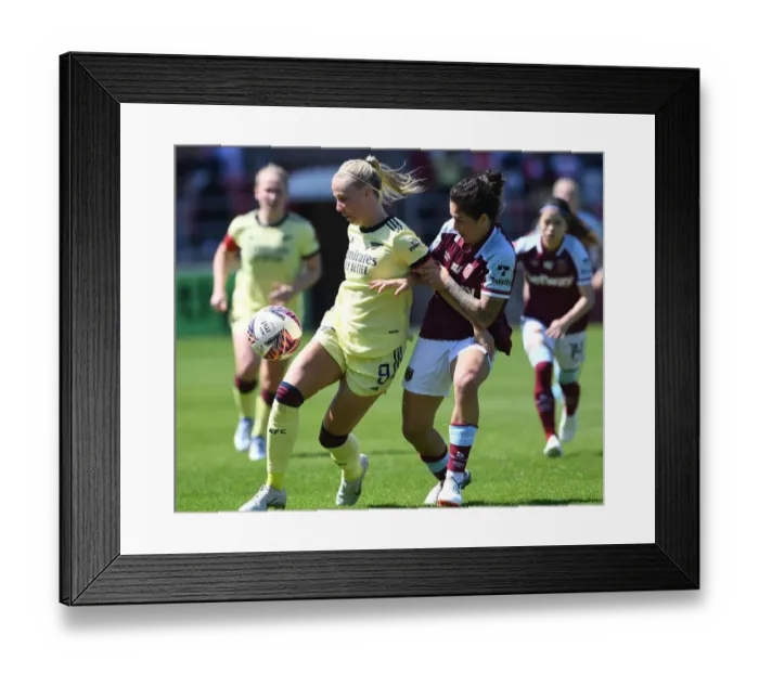 Framed Print : Beth Mead Faces Off Against Zaneta Wyne: West Ham United Women vs. Arsenal Women, FA WSL Showdown