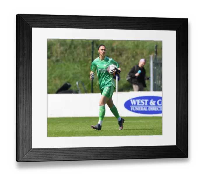 Framed Print : Arsenal's Manuela Zinsberger in Action against West Ham United Women in FA WSL Showdown