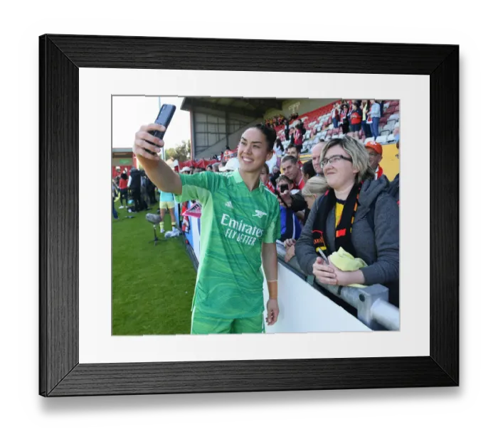 Framed Print : Arsenal Women's Manuela Zinsberger Takes a Selfie with Fan after West Ham United Match