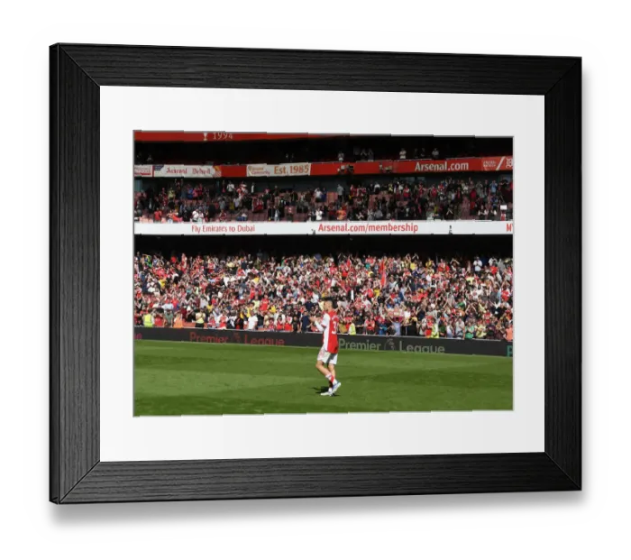 Framed Print : Arsenal's Gabriel Martinelli Celebrates with Fans after Arsenal v Leeds United Win, Premier League 2021-22 Framed Print : Arsenal's Gabriel Martinelli Celebrates with Fans after Arsenal v Leeds United Win, Premier League 2021-22